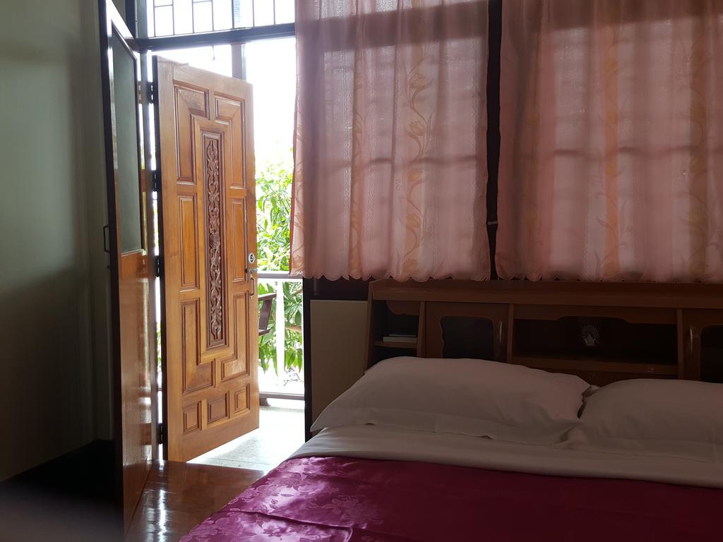 Emmanuel Guesthouse 쁘라쭈압키리칸 외부 사진